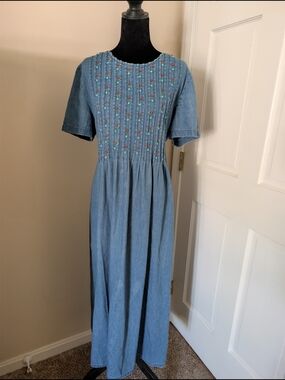 VTG Karin Stevens Embroidered Denim Pintuck Maxi Dress Size 16 Cottagecore